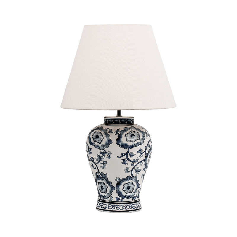 Nova lâmpada de mesa de porcelana azul e branca em estilo chinês