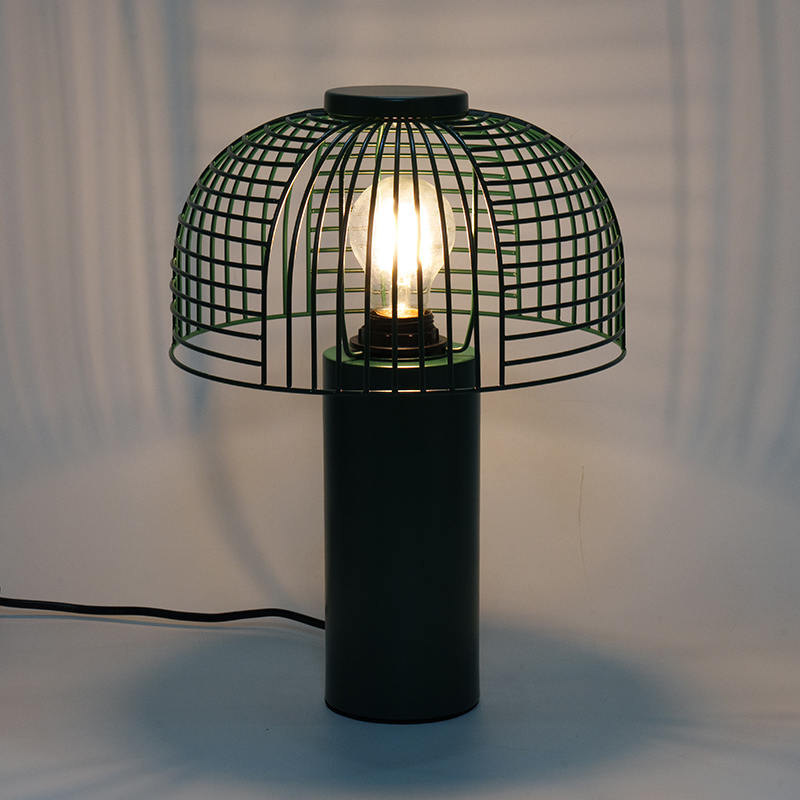 Lâmpada de mesa de ferro forjada de gaiola de pássaro preto
