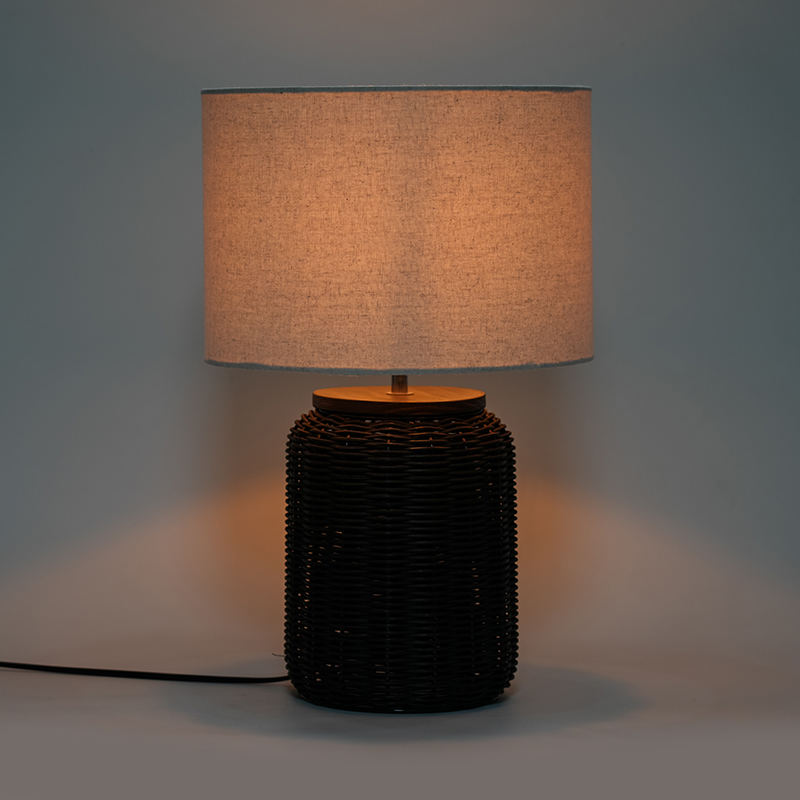 Lâmpada de mesa vintage de vime preto