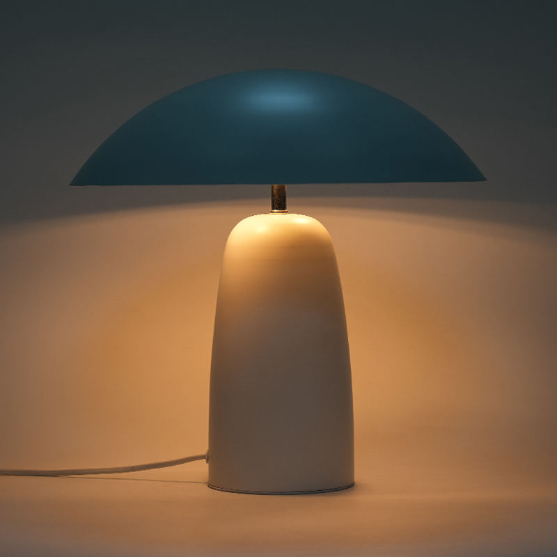 Lâmpada de mesa em forma de cogumelo de metal