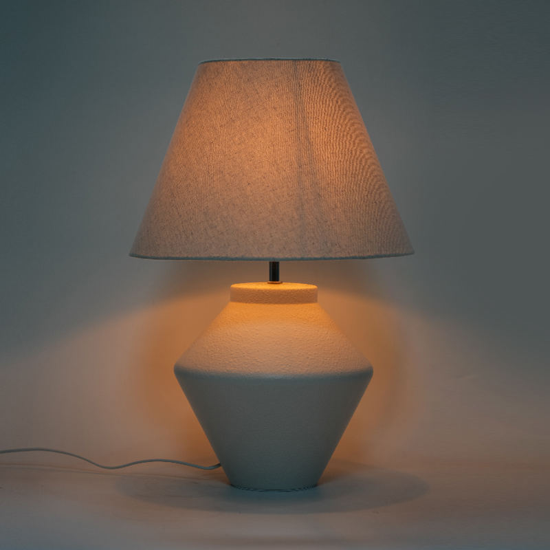 Lâmpada de mesa de cerâmica geométrica