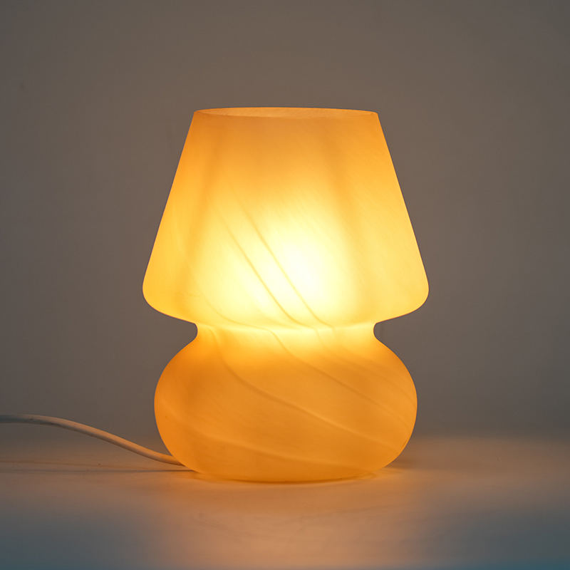 Lâmpada de mesa de vidro creme