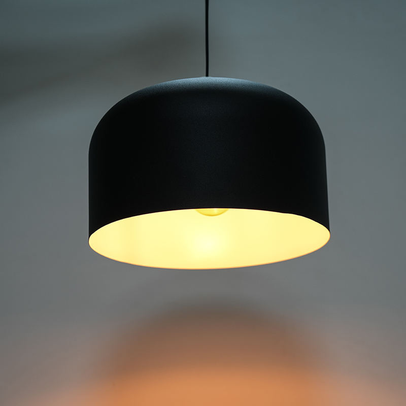 Lustre de cúpula negra vintage