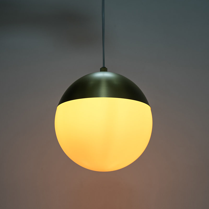 Lustre de vidro de metal simples